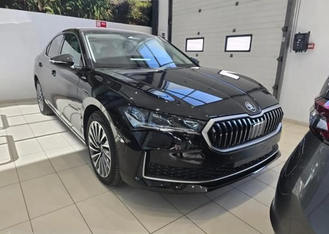 Škoda Superb L&K noire de la flotte OZ Private Transport